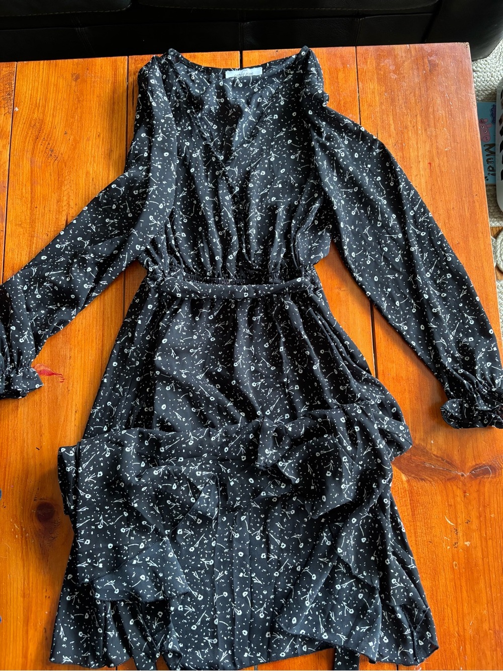Carly Jean Los Angeles Black Floral-Print Long Sleeve Dress